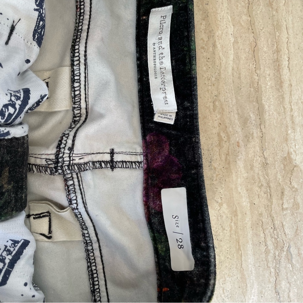 Pilcro Black Floral velvet Cropped Skinny Pants - Picture 4 of 4